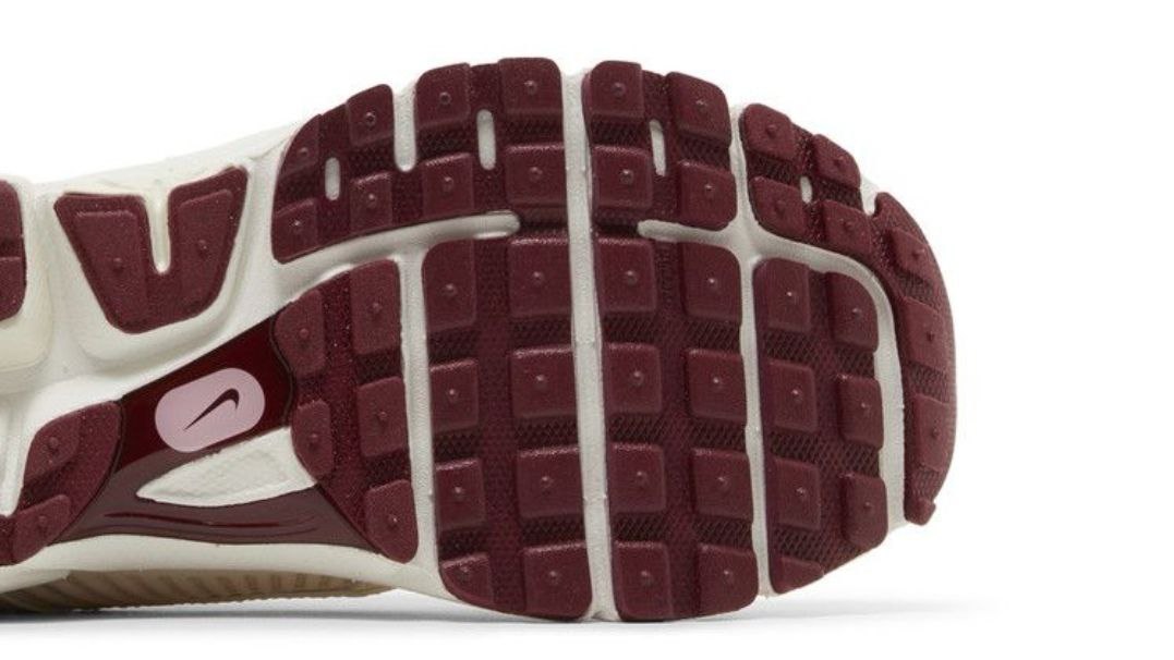 Nike Air Zoom Vomero 5 'Valentine's Day'